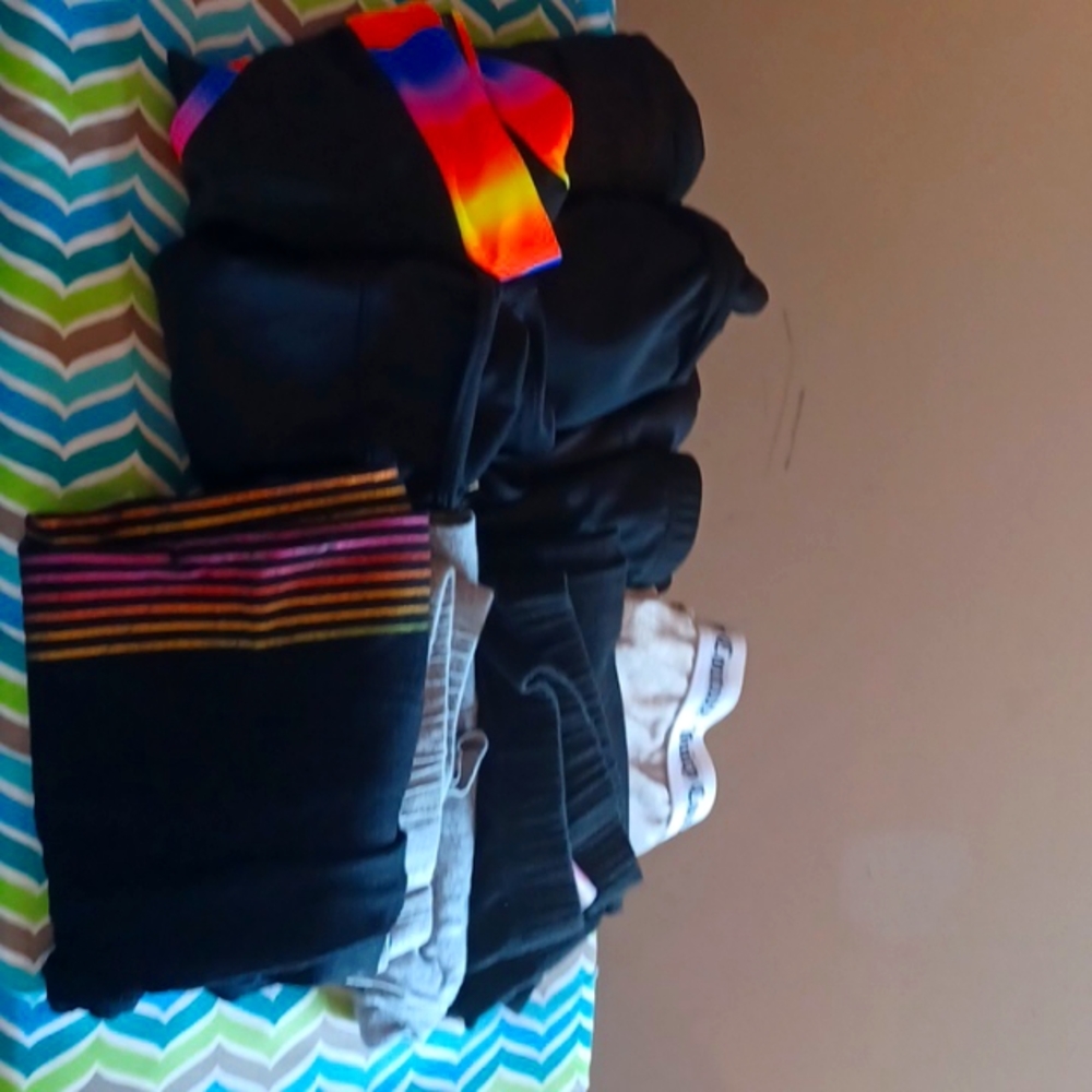 A bundle of LG & xL bathing suit bottoms, 3pairs of LG legging, 1pair sleepshort